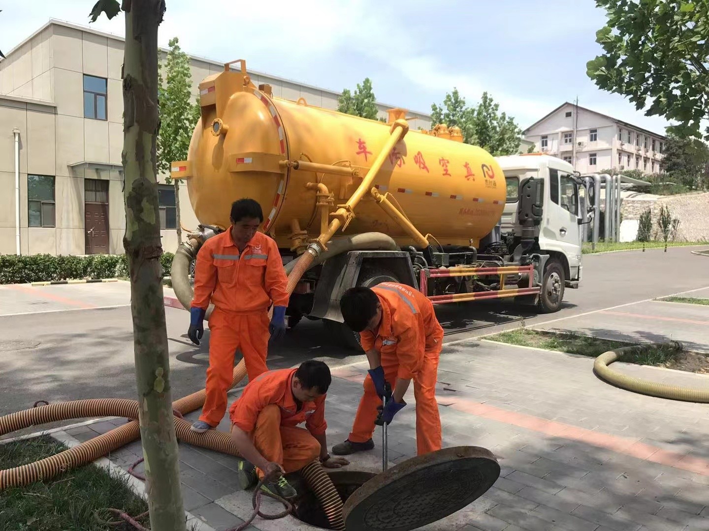 岳口镇化粪池清理与5-8吨吸粪车施工效率分析